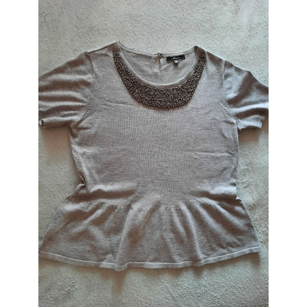 Knit Top Women's Gray EUC Beaded Neckline, Peplum Hem